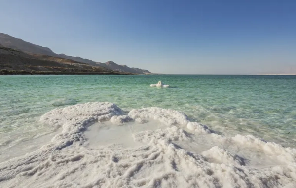 Розкривають таємниці минулого: вчені дослідили як формуються “соляні гіганти” Мертвого моря