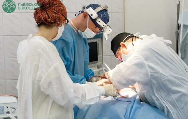 У Львові хірурги-онкологи успішно прооперували 102-річного пацієнта