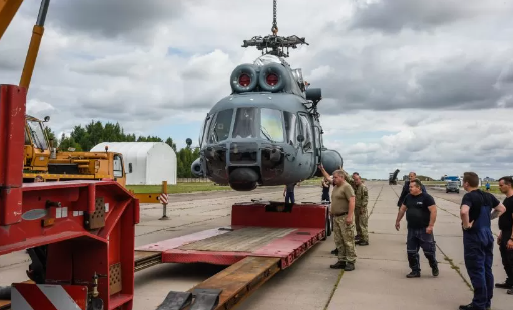 Литва відправить в Україну системи ППО NASAMS та показала фото переданих Мі-8 та зеніток L70