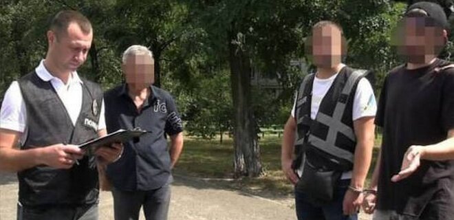 У Києві чоловік підпалив 12 автівок військових. Пояснив це своїм поганим ставленням до них – фото - Фото