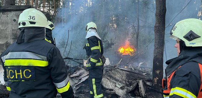 На Київщині уламки ракети впали на підприємство. Була пожежа — фото з місця подій від ДСНС - Фото