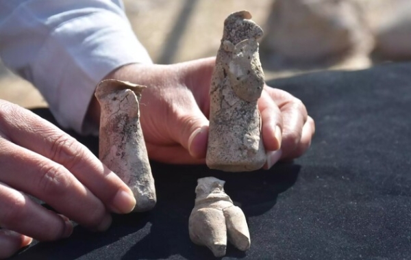 Археологи знайшли в Туреччині фігурки сім'ї віком майже вісім тисяч років