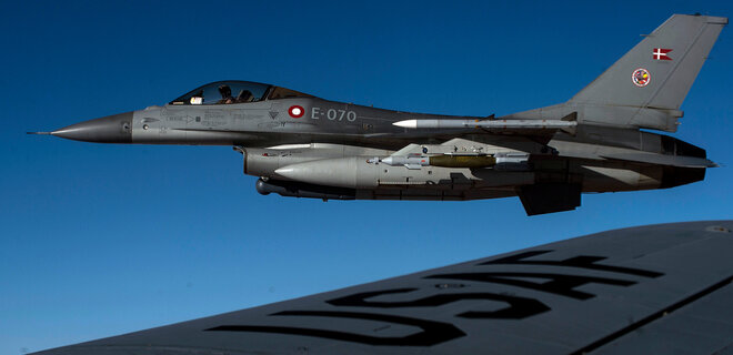 Нідерланди відправлять до 18 винищувачів F-16 у центр підготовки українських льотчиків - Фото