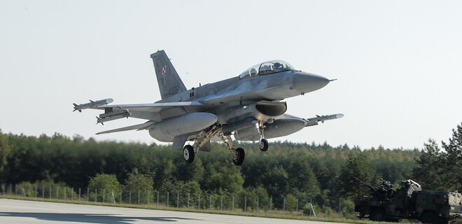 Politico: Українські льотчики розпочнуть навчання на F-16 у США вже наступного тижня - Фото