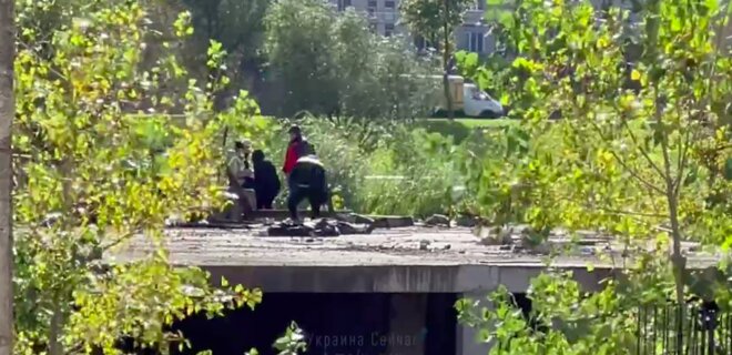 У Києві на Троєщині дві дівчини-підлітки стрибнули з висотки. У мережі пишуть про самогубство - Фото