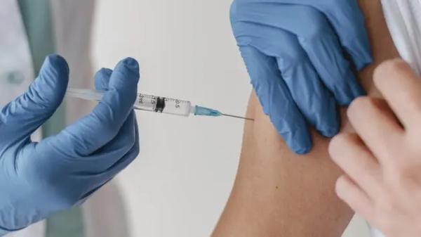 Індивідуальні вакцини від раку: мРНК-препарат від меланоми перейшов до заключної стадії випробувань