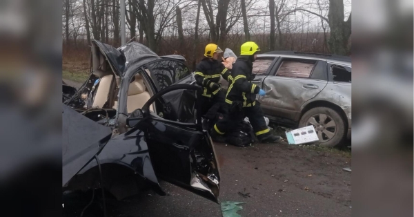 Чотири людини загинули у великій автокатастрофі на Вінниччині (фото, відео)