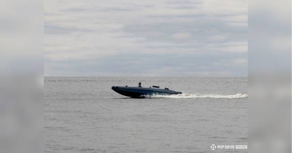 Вперше у світовій історії: морський дрон ГУР вразив гелікоптер росіян поблизу Криму (відео)