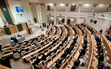 Проросійський “парламент” Грузії зупинив повноваження 49 депутатів-опозиціонерів