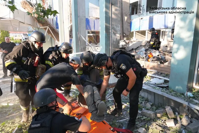 Росія скинула КАБ на автовокзал у Запоріжжі – фото, відео