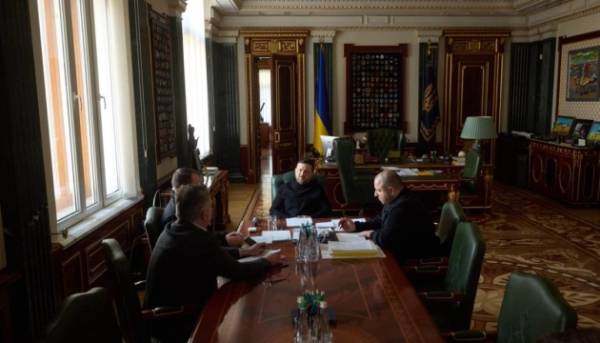 Зеленський після звіту про переговори у США: Необхідні зустрічі на найвищому рівні 13