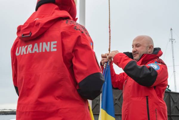 На станції «Академік Вернадський» в Антарктиді відбулася зміна сезонних колективів 11