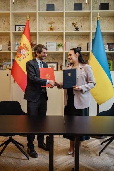 Україна та Іспанія уклали угоду про партнерство в галузі культури 4