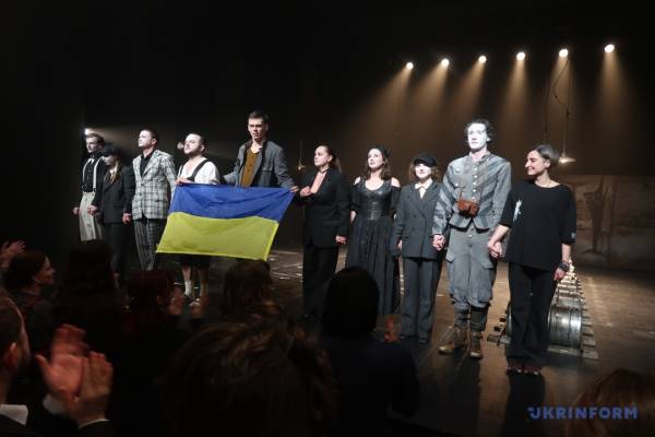 Український культурний фестиваль у столиці Чехії привабив близько тисячі гостей та зібрав тисячі крон для підтримки оборонців 9