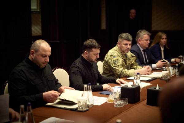 Зеленський: Ефективність комплексних систем протиповітряної оборони в ОАЕ підтверджена 4 Зеленський: Ефективність комплексних систем протиповітряної оборони в ОАЕ підтверджена 4