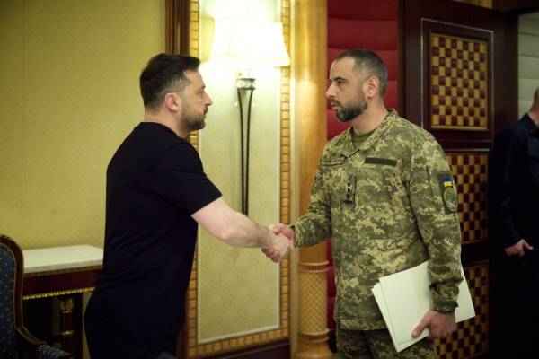 Зеленський провів зустріч з українськими військовими аналітиками в Саудівській Аравії щодо протидії іранським нападам 5