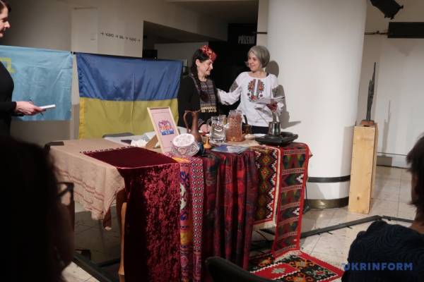 Український культурний фестиваль у столиці Чехії привабив близько тисячі гостей та зібрав тисячі крон для підтримки оборонців 8