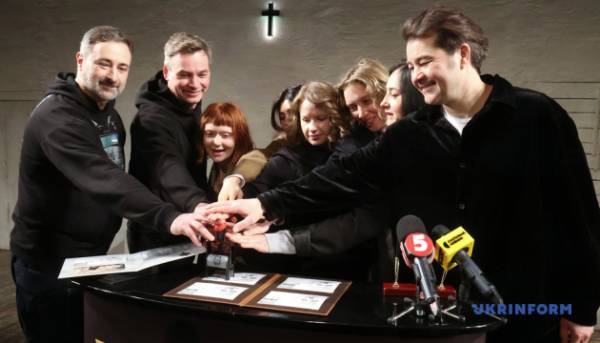 Укрпошта разом із Театром Франка презентувала марку «Конотопська відьма» 5