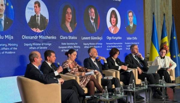 Україна закликає партнерів готуватися до стримування російської агресії в Чорноморському регіоні, спираючись на досвід Збройних сил України. 11