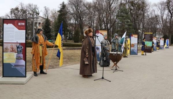 Головна 52 У Полтаві представили виставку, що розповідає про Мазепу та спростовує російські вигадки.
