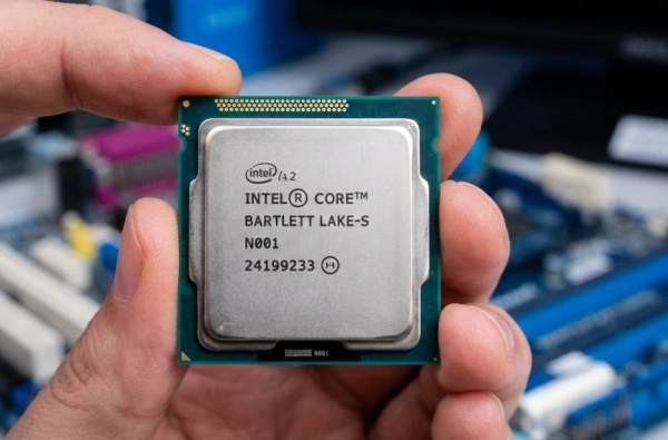 Головна 46 Intel Bartlett Lake-S запрацював на материнці ASUS Z790