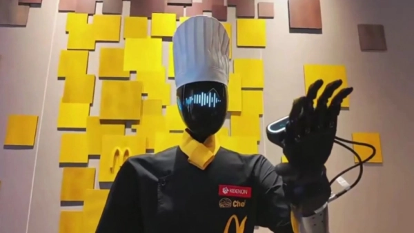 McDonald's Китай: роботи замінюють працівників 1