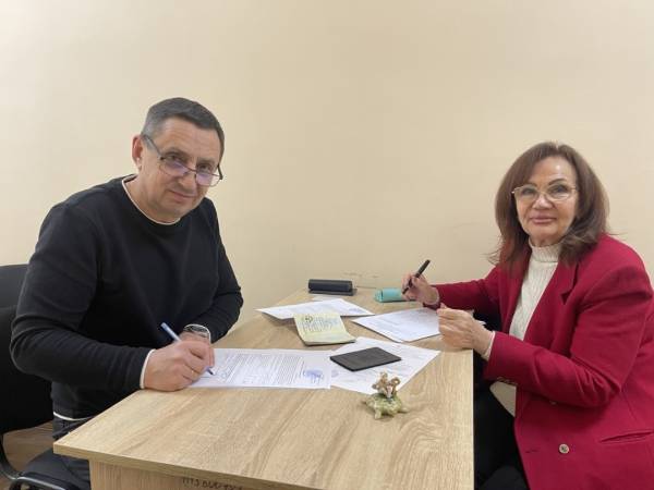 Художній музей Херсона отримав від митниці Києва вилучену мініатюру з порцеляни 5