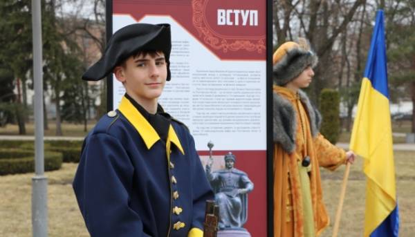У Полтаві представили виставку, що розповідає про Мазепу та спростовує російські вигадки. 16
