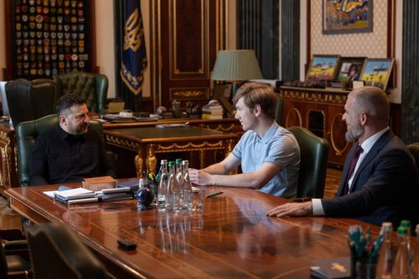 Зеленський нагородив чемпіона Європи з шахів Дегтярьова відзнакою «Майбутнє України» 4