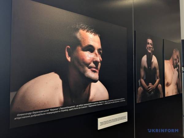 Фотокореспондентка Укрінформу представила у Брюсселі портретні знімки військових та цивільних, які пройшли реабілітацію. 24