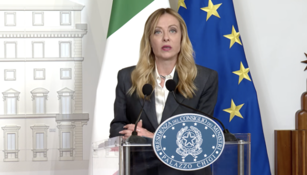 Головна 24 Італійський уряд відправляє медичне устаткування для пологових будинків в…