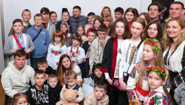 Великоднє богослужіння в Софійському соборі: Президент та перша леді долучилися&hellip;