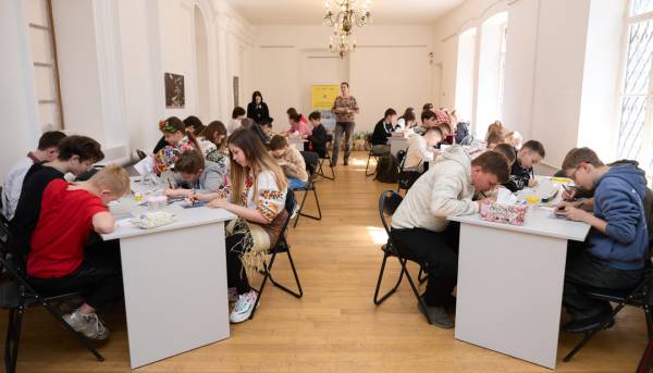 Великоднє богослужіння в Софійському соборі: Президент та перша леді долучилися до благодійної акції «Дітям наших Захисників» 10