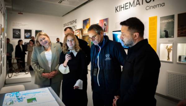 Зеленський та Гроссі відвідали відкриття виставки «Чорнобиль: люди і смисли» 10