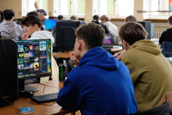 Інформатика мрії: польських учнів вчать розганяти ПК 12 Інформатика мрії: польських учнів вчать розганяти ПК 12