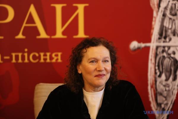 Драматичний театр Франківська представить прем'єру постановки «Маруся Чурай» за мотивами твору Ліни Костенко. 8