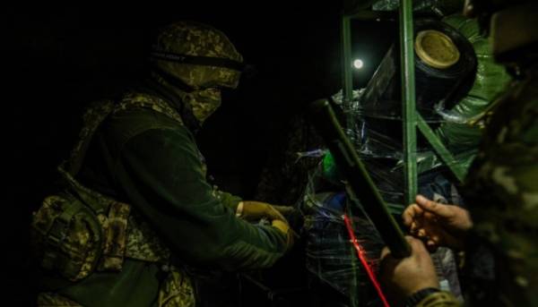 Головна 19 Десантні підрозділи ліквідували російську гармату Д-30 в районі Мирнограда, що…