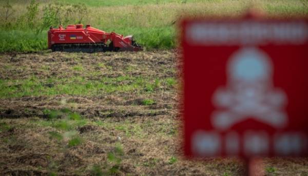 Понад 100 тисяч квадратних кілометрів території України все ще становлять потенційну небезпеку, повідомляє Офіс Президента. 2