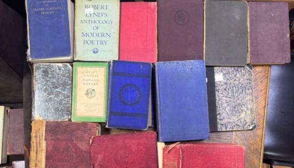 На Закарпатті митники попередили нелегальне транспортування рідкісних антикварних книг до Європейського Союзу