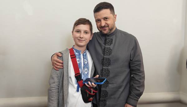 Великоднє богослужіння в Софійському соборі: Президент та перша леді долучилися до благодійної акції «Дітям наших Захисників» 11