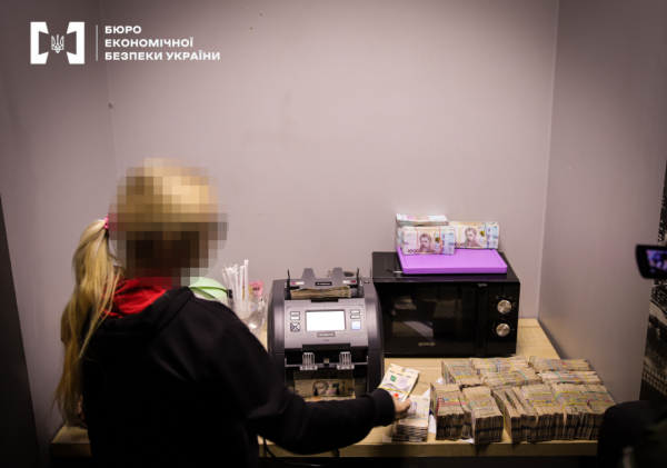 БЕБ виявило конвертаційний центр з оборотом до 18 мільярдів, який обслуговував сотні компаній 8