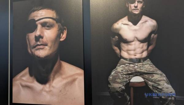 Фотокореспондентка Укрінформу представила у Брюсселі портретні знімки військових та цивільних, які пройшли реабілітацію. 16