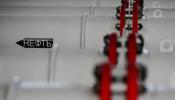 Казахстан підтвердив припинення транспортування нафти до Німеччини через територію Росії.