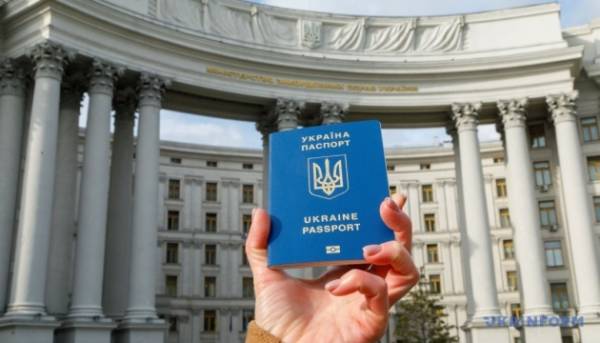 Головна 39 За минулий рік українськими консульствами було видано приблизно 200 тисяч…