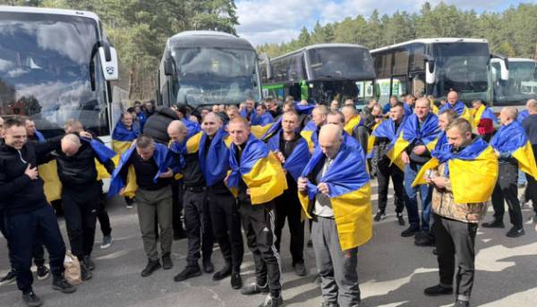 Додому з російського полону повертаються 193 українських оборонці - Зеленський 12