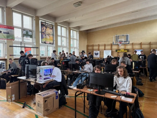 Головна 45 Інформатика мрії: польських учнів вчать розганяти ПК