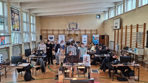 Інформатика мрії: польських учнів вчать розганяти ПК 11 Інформатика мрії: польських учнів вчать розганяти ПК 11