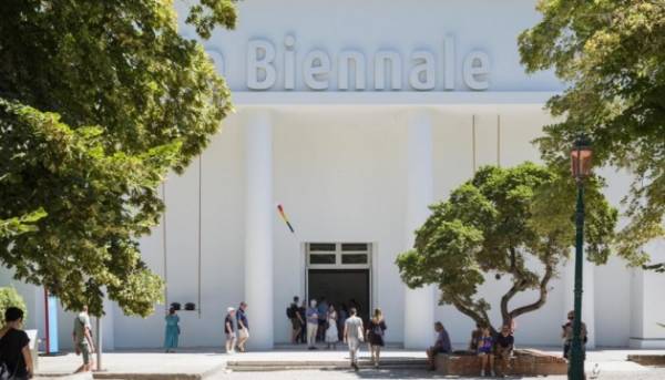 Журі Венеційської бієнале вирішило не присуджувати премії Російській Федерації та Державі Ізраїль.