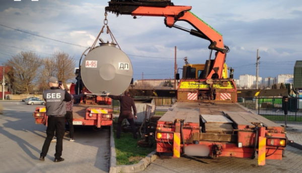 Головна 26 На Київщині виявили та ліквідували п’ять підпільних автозаправних станцій,…