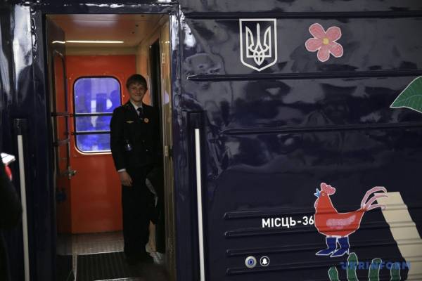 Потяги Львів - Одеса та Харків - Івано-Франківськ матимуть модернізовані вагони для дітей 14